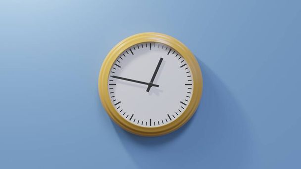 Глянсовий помаранчевий годинник на синій стіні на сорок сім минулих дванадцять. Час 00:47 або 12:47
 - Фото, зображення