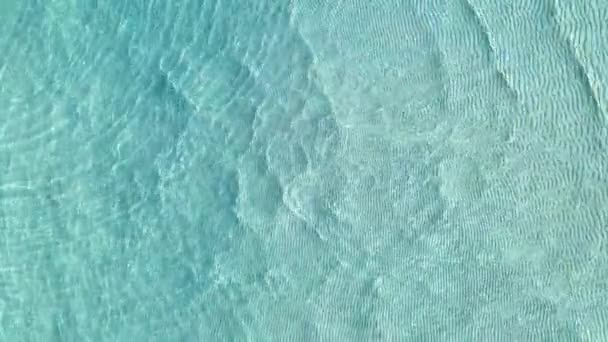 Perfectamente agua de mar turquesa pura, textura. - Imágenes, Vídeo