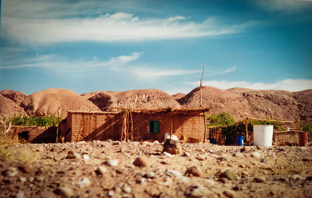 amazing adobe house in the atacama desert in chile. Low view an amazing house - Foto, Imagem