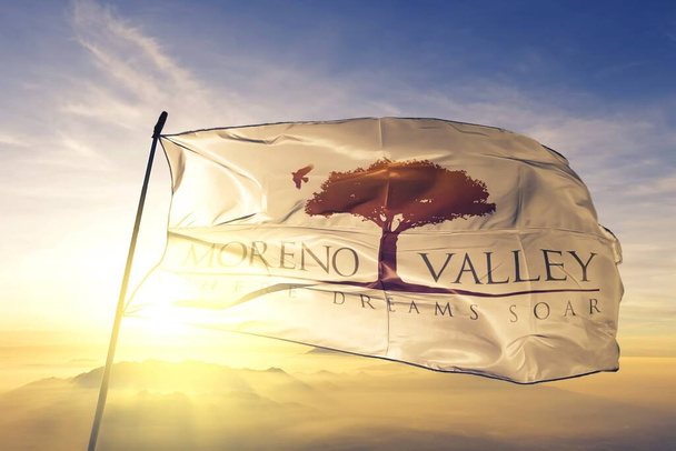 Moreno Valley de Californie du drapeau des États-Unis agitant - Photo, image