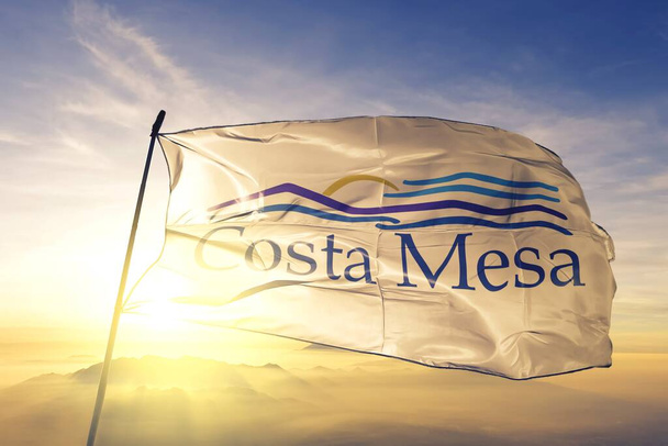 Costa Mesa de Californie du drapeau des États-Unis agitant - Photo, image
