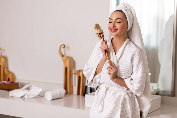 Luxurious woman of model appearance takes a bath. Spa treatments - Foto, Imagen