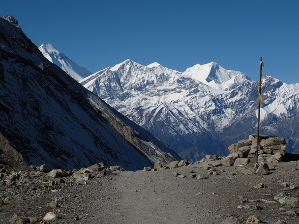 landschap op de weg van thorung la doorgeven aan muktinath - Foto, afbeelding