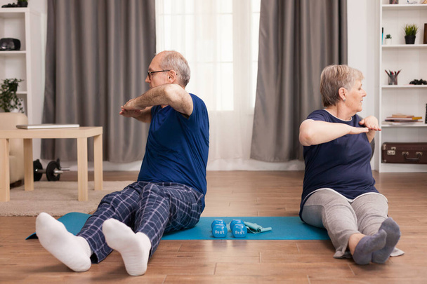 Exercícios para a saúde do idoso
 - Foto, Imagem
