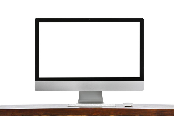 Σύγχρονη οθόνη υπολογιστή στο τραπέζι σε λευκό φόντο - Φωτογραφία, εικόνα