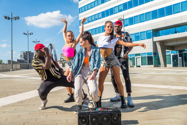 Hip hop crew dancing  - Multiracial group of people having fun outdoors - Zdjęcie, obraz