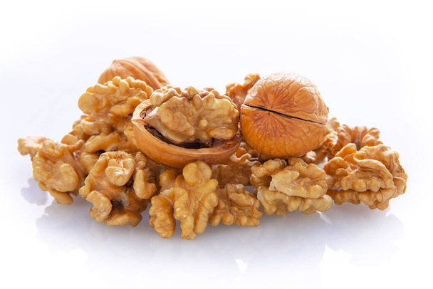 Voedende noten, walnoten, ook bekend als langlevende vruchten - Foto, afbeelding