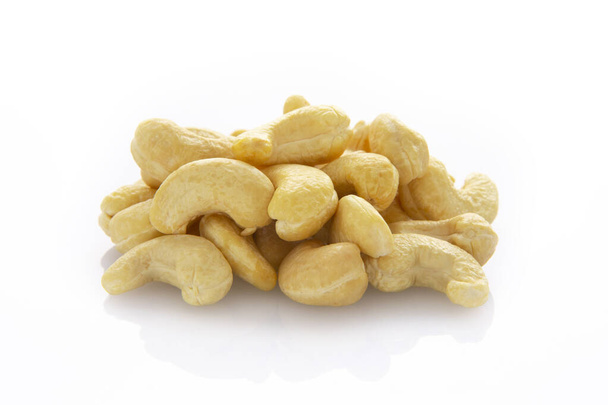 Munuaismuotoiset pähkinät, Anacardium occidentale, tunnetaan myös nimellä Puunpähkinät. - Valokuva, kuva