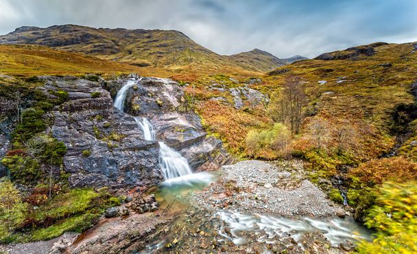 Водоспад Гленко в горах Шотландії. - Фото, зображення