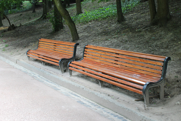 dvě dřevěné lavičky - Fotografie, Obrázek