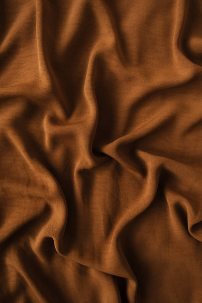 Texture en tissu satiné froissé brun. Concept de mode. - Photo, image