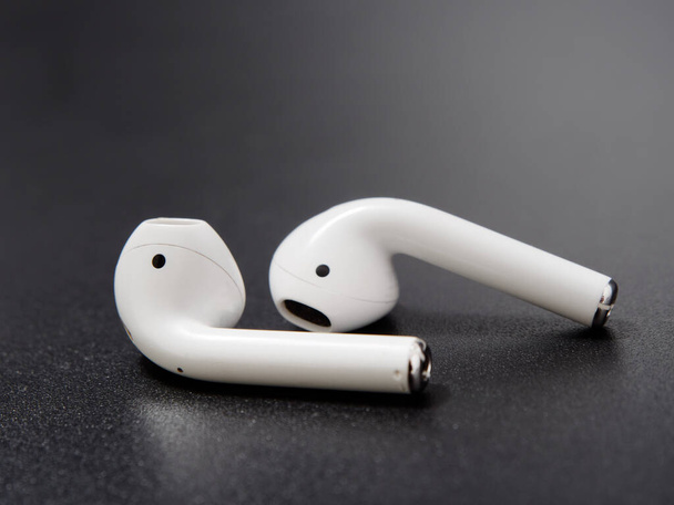 wireless headphones white on a dark background 2020 - Foto, Imagen
