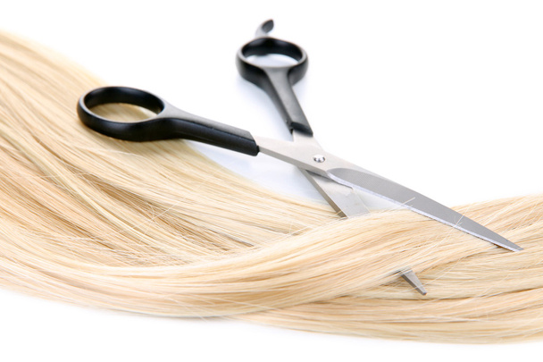Cheveux longs blonds et ciseaux isolés sur blanc
 - Photo, image