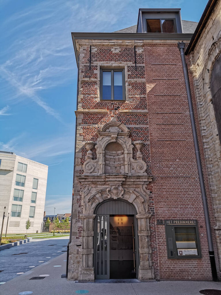 July 2020- Mechelen, Belgium: The entrance to the Predikheren monastery and public library at the reconverted Tinel site in the city center - Foto, Imagen