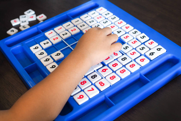 Numbers game for kids To practice basic learning and counting Math skills. - Foto, Bild