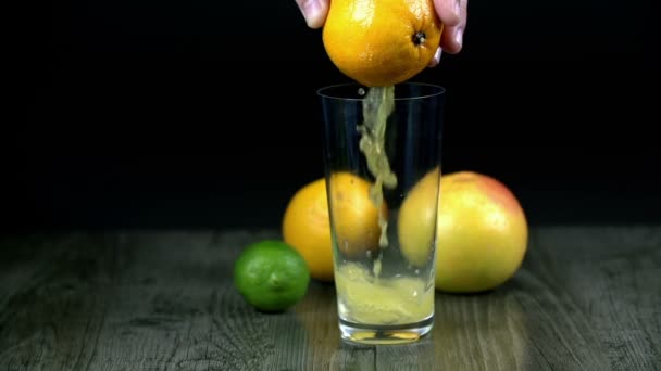 Juice szulfidos pohárba, az orange-lassú mozgás - Felvétel, videó