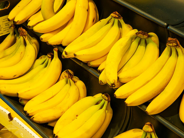 Banana madura pronta para comer. Fruta amarela
. - Foto, Imagem