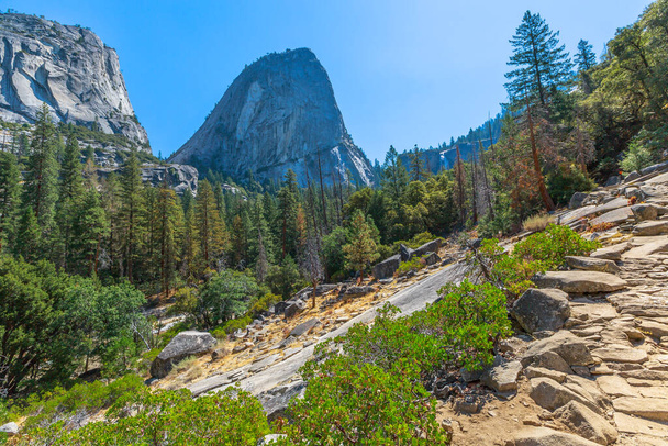 Yosemite pół kopuły i Liberty Cap - Zdjęcie, obraz
