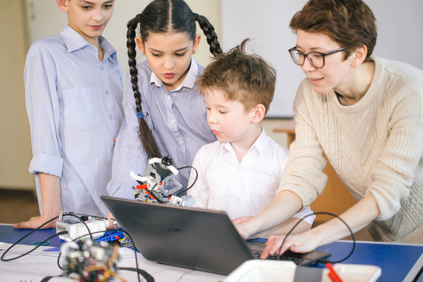 Curious children learn programming using laptops on extracurricular classes - Valokuva, kuva