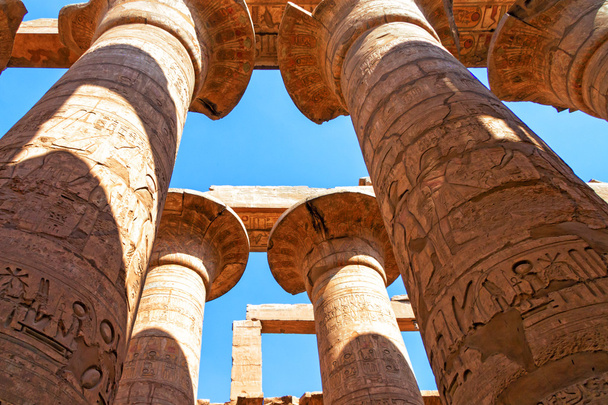 Jeroglíficos del templo de Karnak
 - Foto, Imagen
