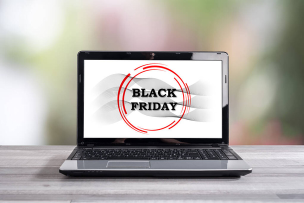 Black-Friday-Konzept auf Laptop-Bildschirm gezeigt - Foto, Bild
