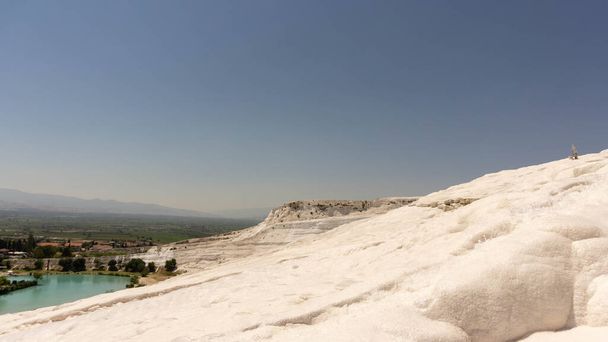 increíblemente hermosa roca blanca en pamukkale
 - Foto, imagen