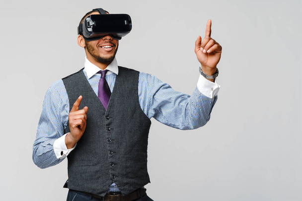 African-american Business man using a virtual reality VR headset - Fotoğraf, Görsel