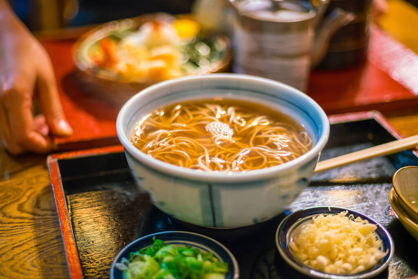 Hagyományos kiotói stílusú soba tészta egy japán étteremben - Fotó, kép