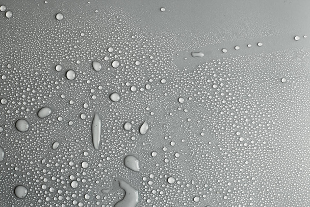 Sok vízcsepp. Absztrakt háttér textúra. Vízesések szilárd háttérrel, buborékok gyűjtése tiszta felületen. Esőcseppek, egy sor természetes fényképek - Fotó, kép
