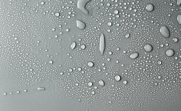 Gotas de água no fundo claro, vista superior, close-up, macro. Grande fundo com gotas de água naturais e luz natural
 - Foto, Imagem
