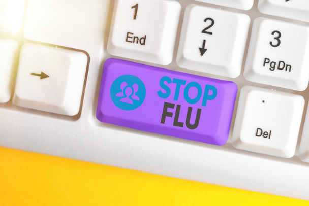 Konzeptionelle Handschrift, die Grippe stoppt. Business-Foto präsentiert ein Ende der Virusinfektion Ihrer Lungen und Atemwege Farbige Tastatur-Taste mit Zubehör auf Kopierfläche angeordnet. - Foto, Bild
