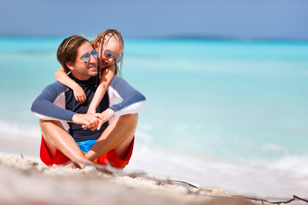 Baba ve kızı plajda - Fotoğraf, Görsel
