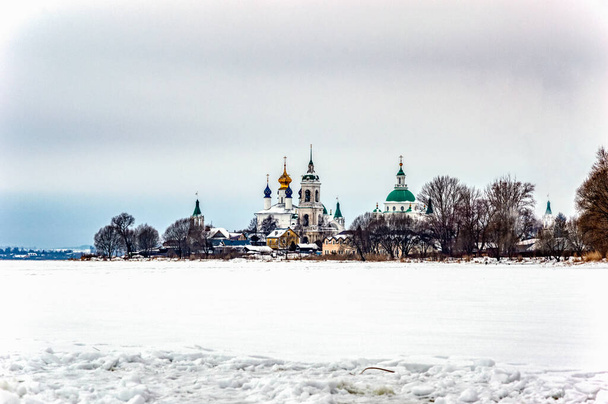 Rostov Veliky, Russia, February 2019, - winter panorama of the city from lake Nero. - Valokuva, kuva