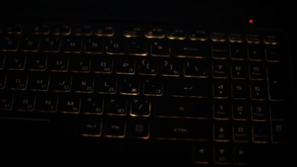 Tasten drücken, schwarze Tastatur eintippen - Filmmaterial, Video