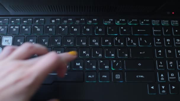 drukknoppen, type op zwart toetsenbord - Video