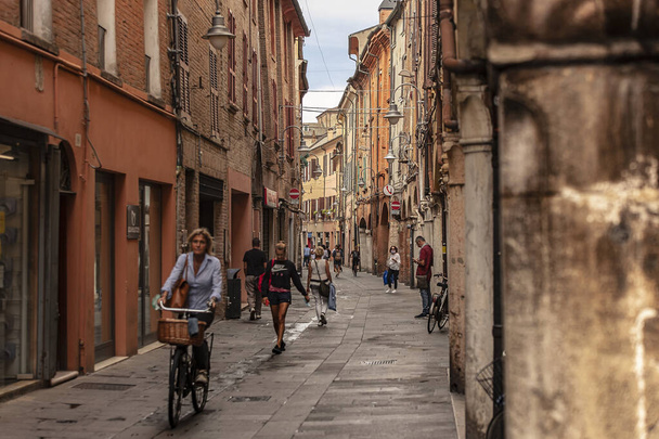 FERRARA, ITALY 29 JULY 2020 : Alley of Ferrara in Italy full of people walking - Фото, изображение