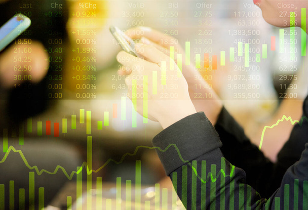 Бізнесмен або фондовий трейдер торгують за індикатором графіку та аналізом даних про ціни, концепція аналізу фондових технічних діаграм
 - Фото, зображення