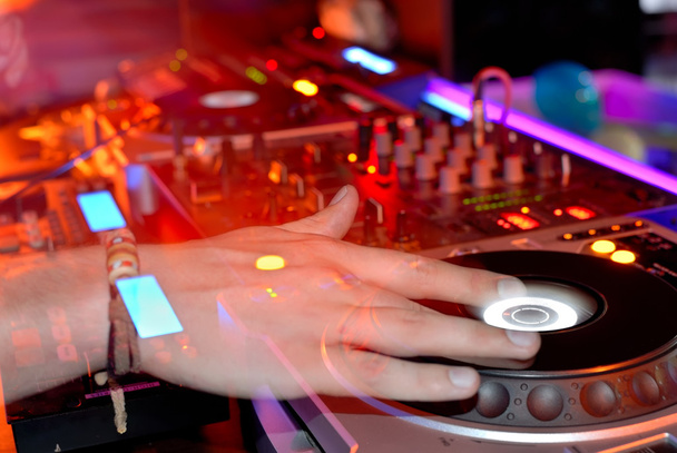 DJ w ręce - Zdjęcie, obraz