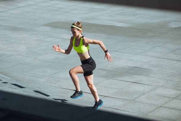 Female runner, athlete training outdoors in summers sunny day. - Φωτογραφία, εικόνα