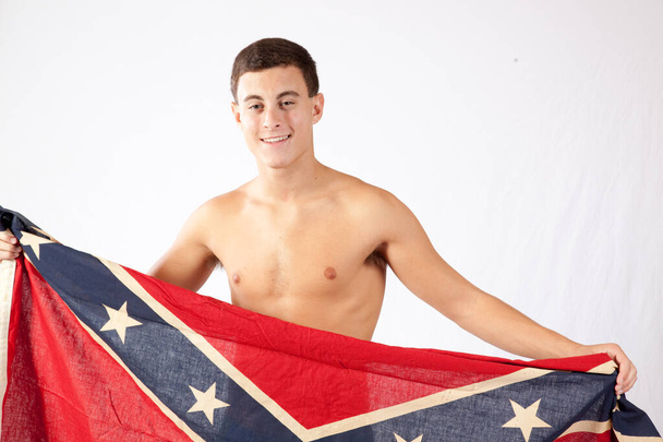 Homem com Bandeira de Batalha Confederada
 - Foto, Imagem