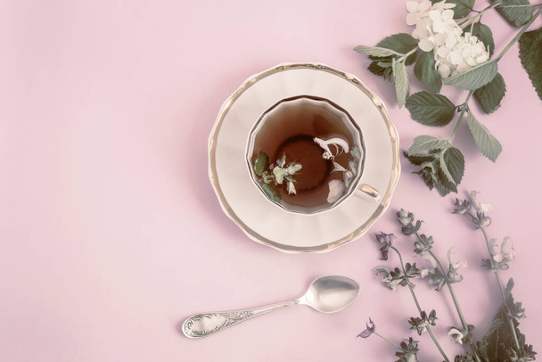 Herbal tea with sage and mint leaves. - Fotoğraf, Görsel