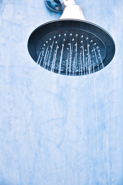 zuhany vízzel csepp kék fürdőszoba - Fotó, kép