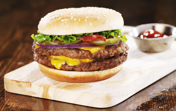 Double cheese burger with bacon - Φωτογραφία, εικόνα