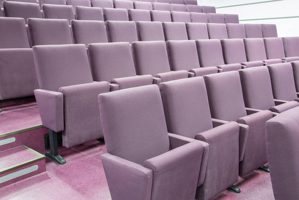 asientos de cine o teatro vacíos - Foto, Imagen