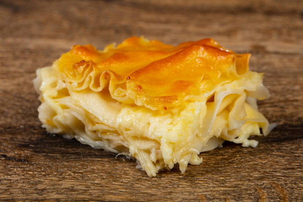 Grúz hagyományos Achma pite sajttal - Fotó, kép