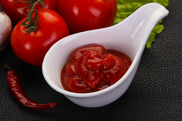 Томатний кетчуп соус подається перець і часник
 - Фото, зображення