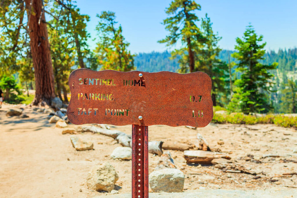 Yosemite Sentinel Kubbe yol tabelası - Fotoğraf, Görsel