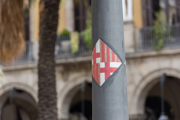 Barselona, İspanya 'nın Barselona şehrinde COVID 19' dan sonra boş sokaklarda sinyal gönderiyor.. - Fotoğraf, Görsel