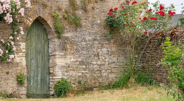 Ingresso al giardino segreto, Inghilterra - Foto, immagini