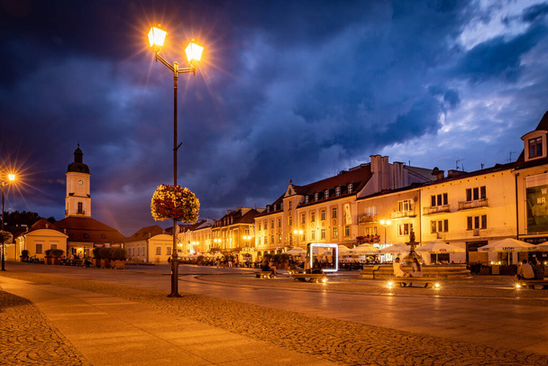 BIALYSTOK, POLAND - JULY 31, 2019: Kosciusko Main Square with Town Hall in Bialystok at night, Poland.  - Zdjęcie, obraz